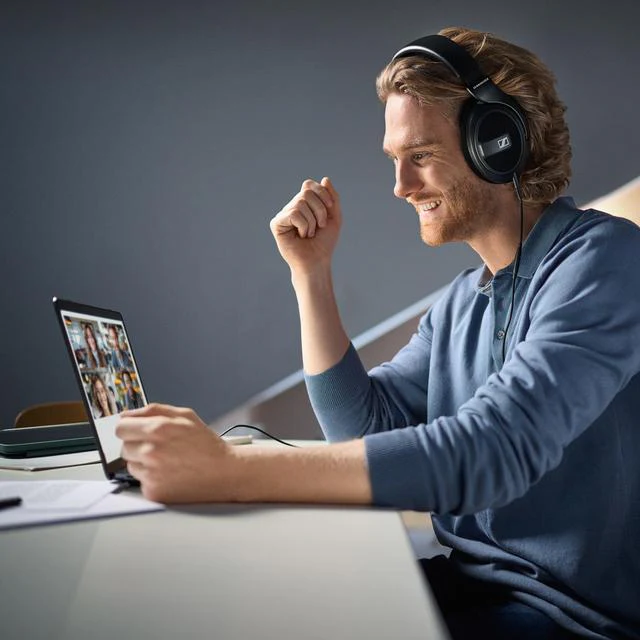 HD 569 Closed Back Over Ear Headphones - Image 5