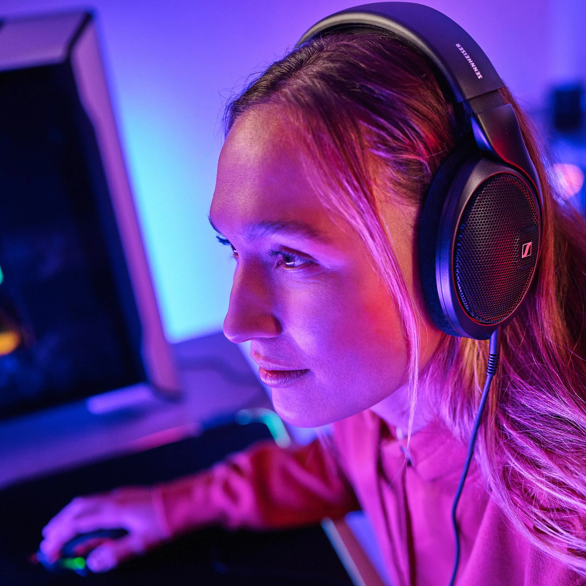 HD 560 S with Boom Arm Micrphone - Image 5