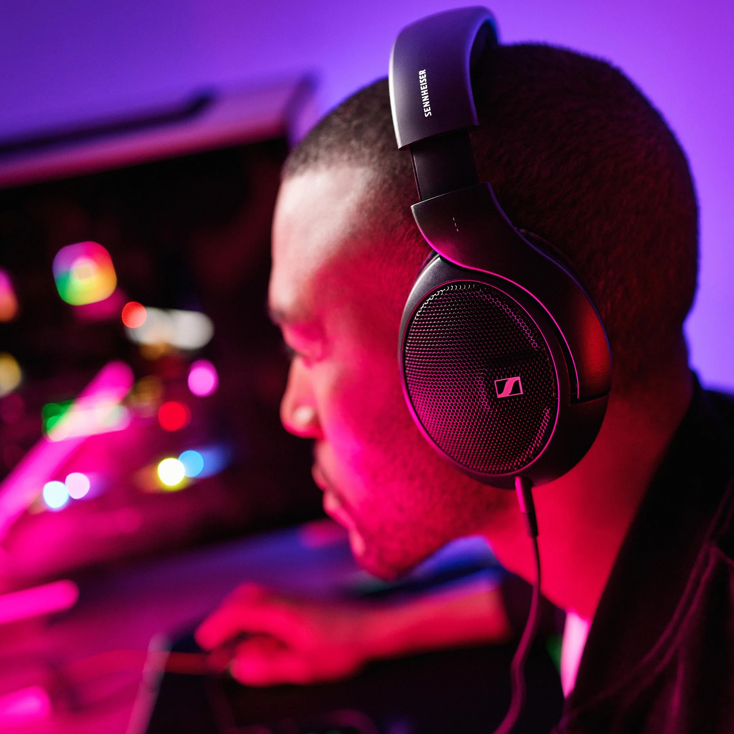 HD 560 S with Boom Arm Micrphone - Image 6